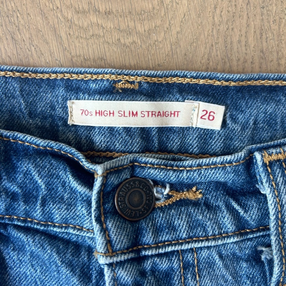 Levis cropped denim jeans